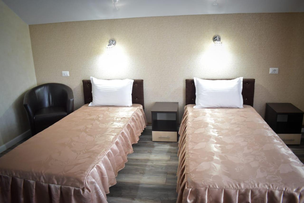 Appartement Casa Brâncușiana à Târgu Jiu Extérieur photo